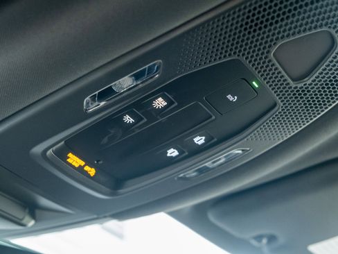 Certified 2025 Porsche Cayenne S image 36