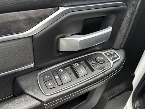Used 2024 RAM 2500 Big Horn w/ Night Edition AWD/4WD image 18