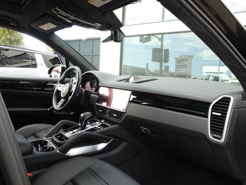 Used 2023 Porsche Cayenne Turbo S AWD/4WD image 19