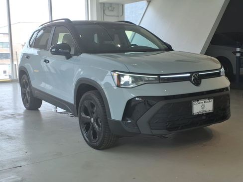Used 2026 Volkswagen Taos SE AWD/4WD image 3