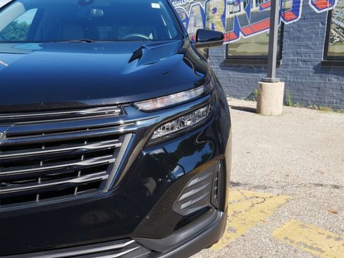 Used 2024 Chevrolet Equinox LS w/ LS Convenience Package AWD/4WD image 3