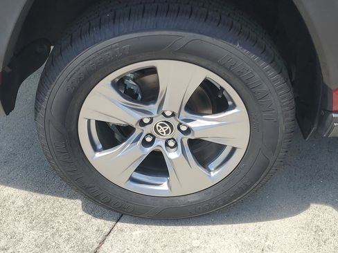 Used 2022 Toyota RAV4 XLE image 8