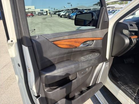 Used 2015 Cadillac Escalade ESV Premium RWD image 9