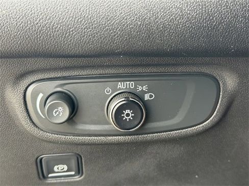 Used 2021 GMC Terrain SLE w/ Driver Convenience Package image 19