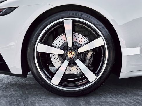 Used 2021 Porsche 911 AWD/4WD image 24