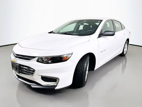 Used 2018 Chevrolet Malibu LS FWD image 3