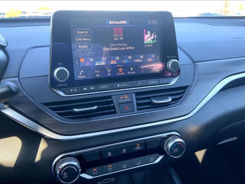 Used 2025 Nissan Altima 2.5 SV image 7