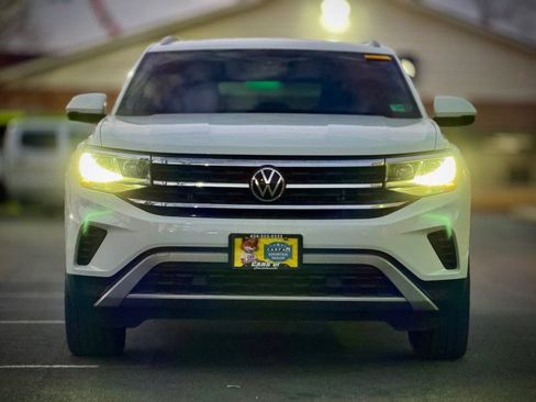 Used 2022 Volkswagen Atlas Cross Sport SE image 2
