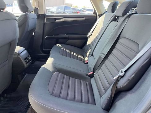 Used 2018 Ford Fusion SE w/ Fusion SE Technology Package FWD image 15