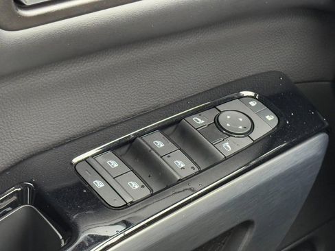 Used 2024 Nissan Pathfinder SL image 20