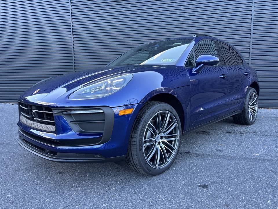 Certified 2026 Porsche Macan AWD/4WD image 1