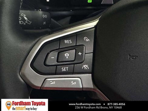 Used 2024 Volkswagen Taos SE image 21