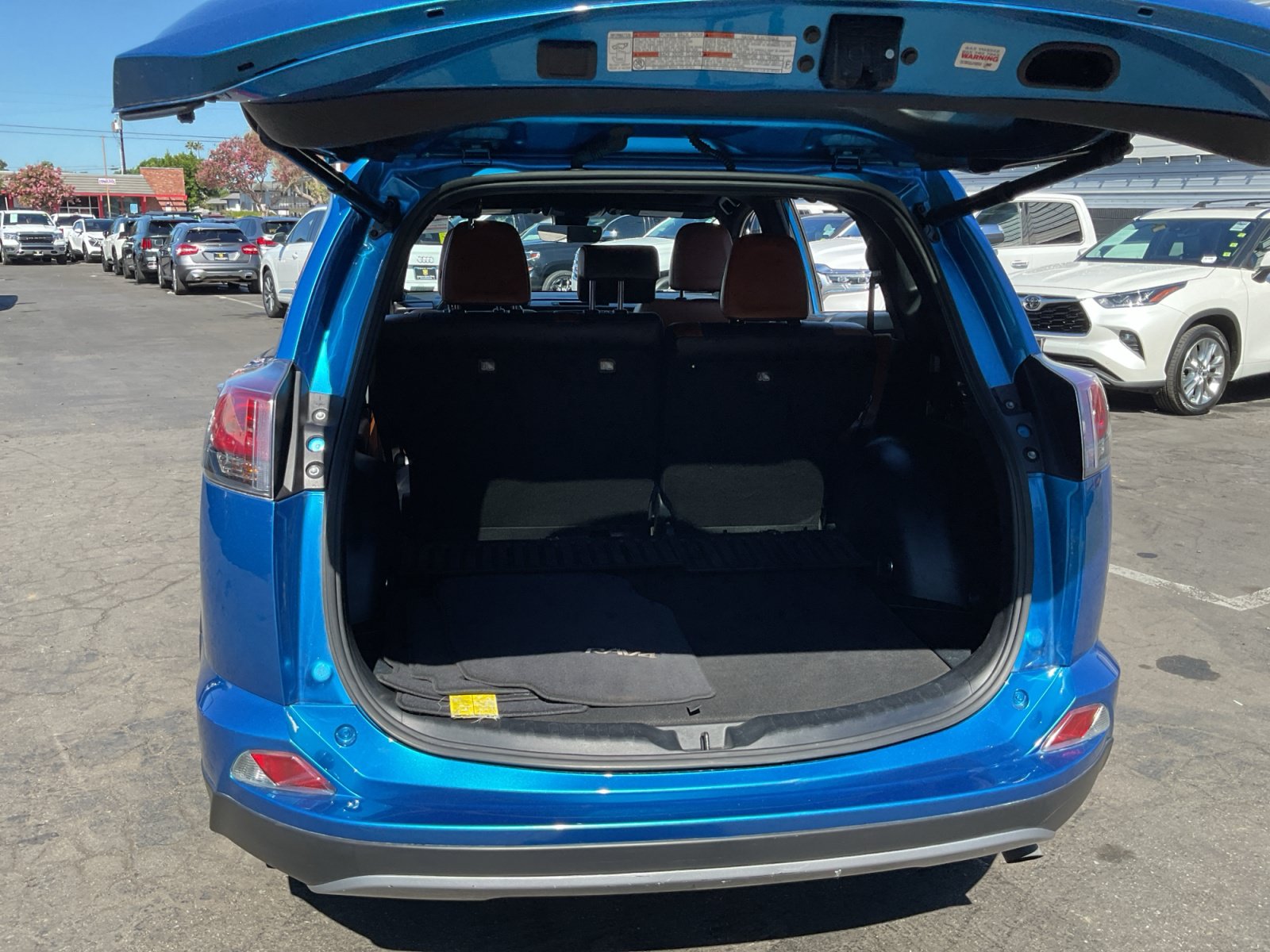 Used 2018 Toyota RAV4 SE w/ Power Extra Value Package AWD/4WD image 25