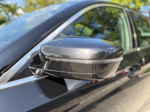 Used 2019 BMW 530e RWD image 16