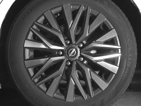 Used 2025 Nissan Altima 2.5 SV FWD image 14