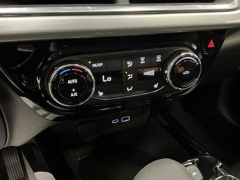 New 2026 Chevrolet Trax LT w/ LT Convenience Package FWD image 16