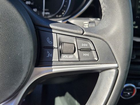 Used 2019 Alfa Romeo Giulia RWD image 21