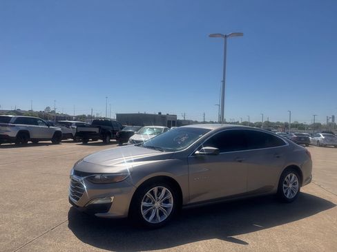 Used 2023 Chevrolet Malibu LT w/ Driver Confidence Package image 9