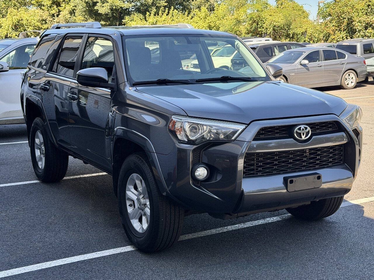 Used 2016 Toyota 4Runner SR5 AWD/4WD image 3