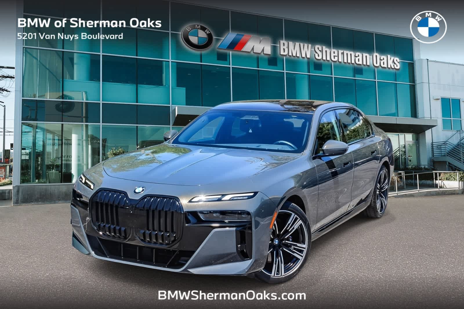 Used 2023 BMW 740i RWD image 1