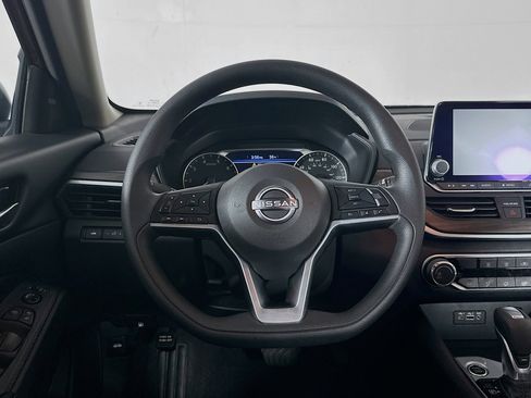 Used 2025 Nissan Altima 2.5 SV image 18