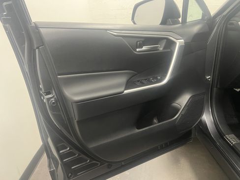 Used 2025 Toyota RAV4 XLE image 22