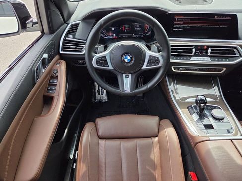 Used 2022 BMW X5 xDrive40i w/ M Sport Package AWD/4WD image 4
