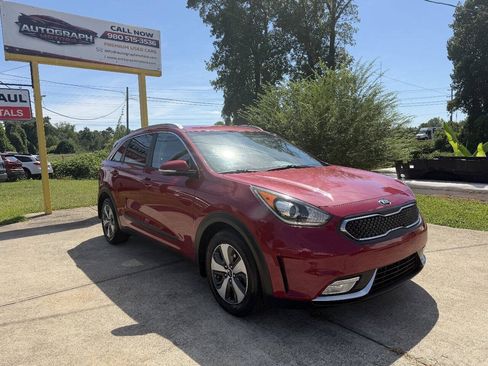 Used 2017 Kia Niro EX FWD image 3