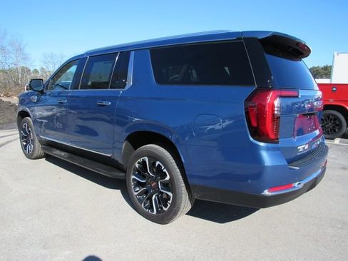 Used 2025 GMC Yukon XL Elevation w/ Elevation Premium Package image 7