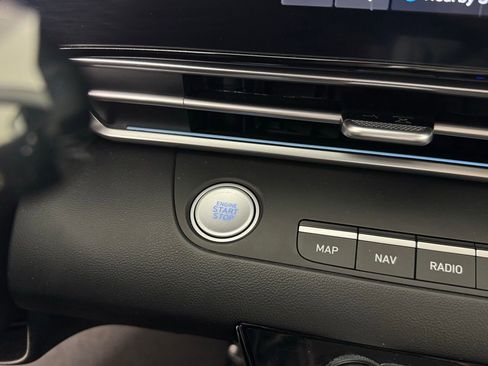 Used 2024 Hyundai Elantra SEL image 20