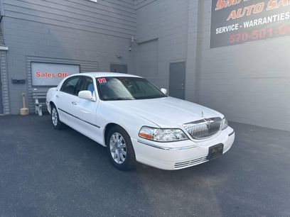 Used 2011 Lincoln Town Car Signature Limited