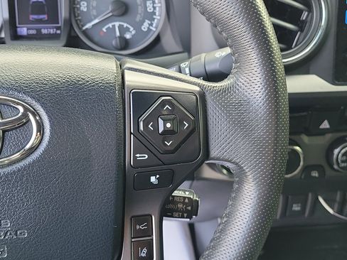 Used 2018 Toyota Tacoma TRD Off-Road image 23