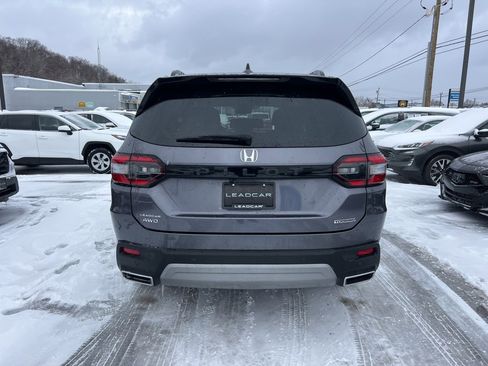 Used 2024 Honda Pilot Touring image 4