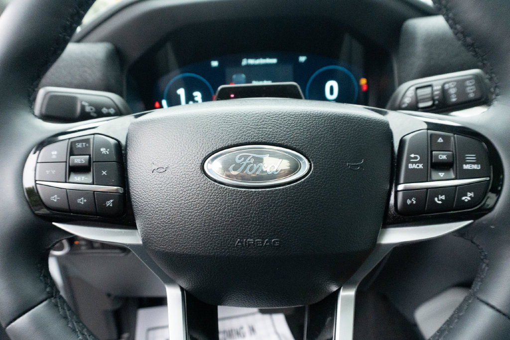 Used 2025 Ford Explorer Platinum w/ LUX Leather Package AWD/4WD image 27