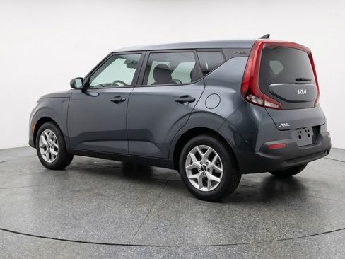 Used 2025 Kia Soul LX w/ LX Technology Package FWD image 6
