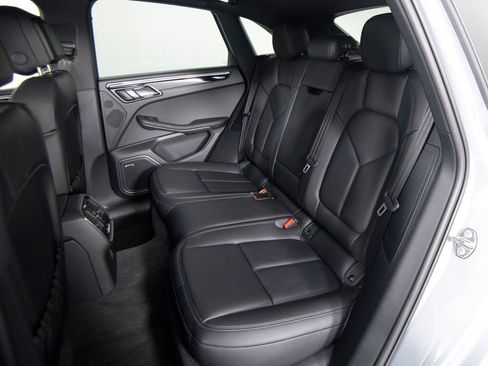 Certified 2026 Porsche Macan AWD/4WD image 35