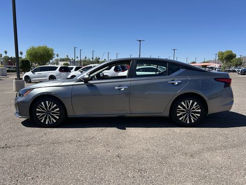 Used 2023 Nissan Altima 2.5 SV image 3