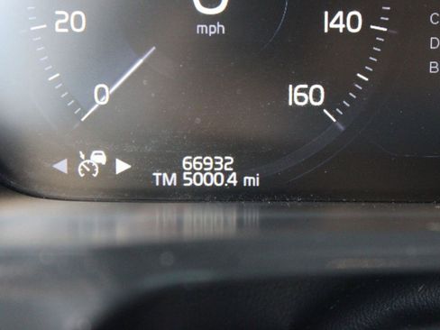 Used 2021 Volvo XC90 T6 Inscription w/ Lounge Package image 18