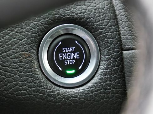 Used 2021 GMC Yukon Denali image 28