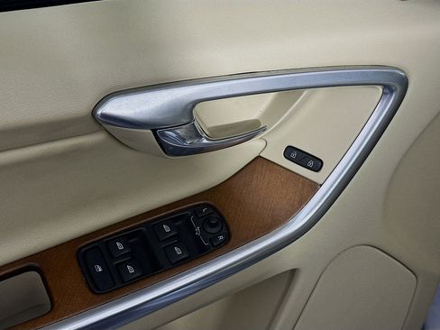 Used 2016 Volvo XC60 T5 Premier w/ Proximity Package image 15