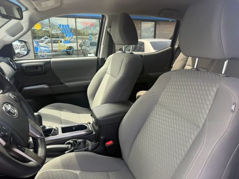 Used 2022 Toyota Tacoma SR5 w/ Technology Package AWD/4WD image 17