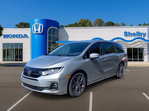 New 2026 Honda Odyssey Touring image 4