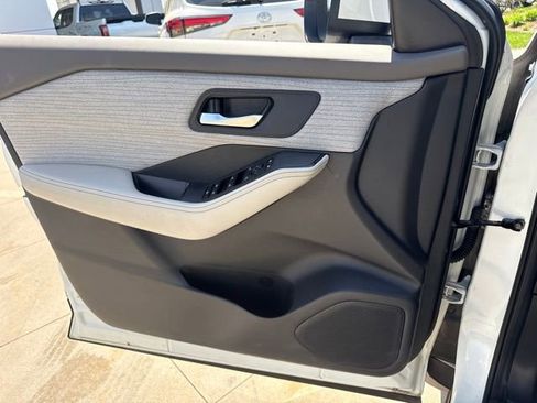 Used 2023 Nissan Rogue SV AWD/4WD image 22