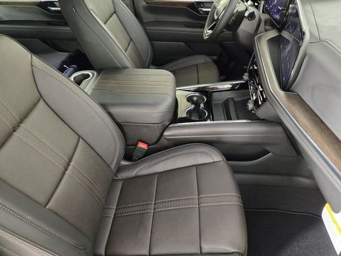 New 2026 Chevrolet Tahoe High Country AWD/4WD image 15