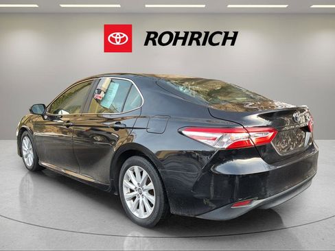 Used 2018 Toyota Camry LE image 7