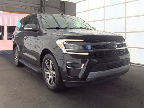 Used 2024 Ford Expedition Limited RWD image 3