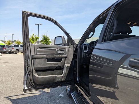 Used 2024 RAM 2500 Big Horn AWD/4WD image 45