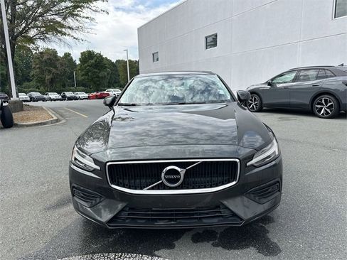 Used 2019 Volvo S60 T6 Momentum w/ Premium Package image 8