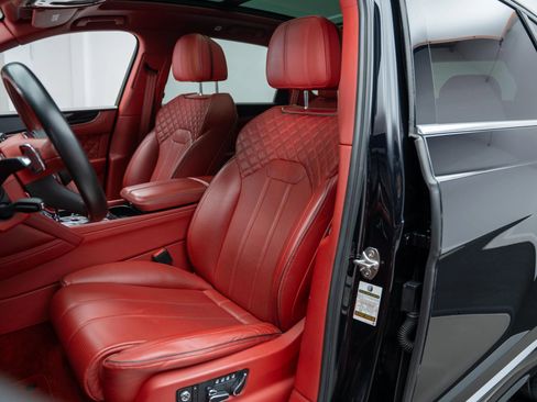 Used 2021 Bentley Bentayga w/ First Edition Specification image 3