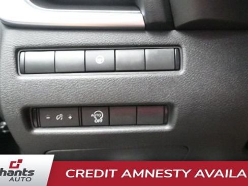 Used 2023 Nissan Rogue SV FWD image 16